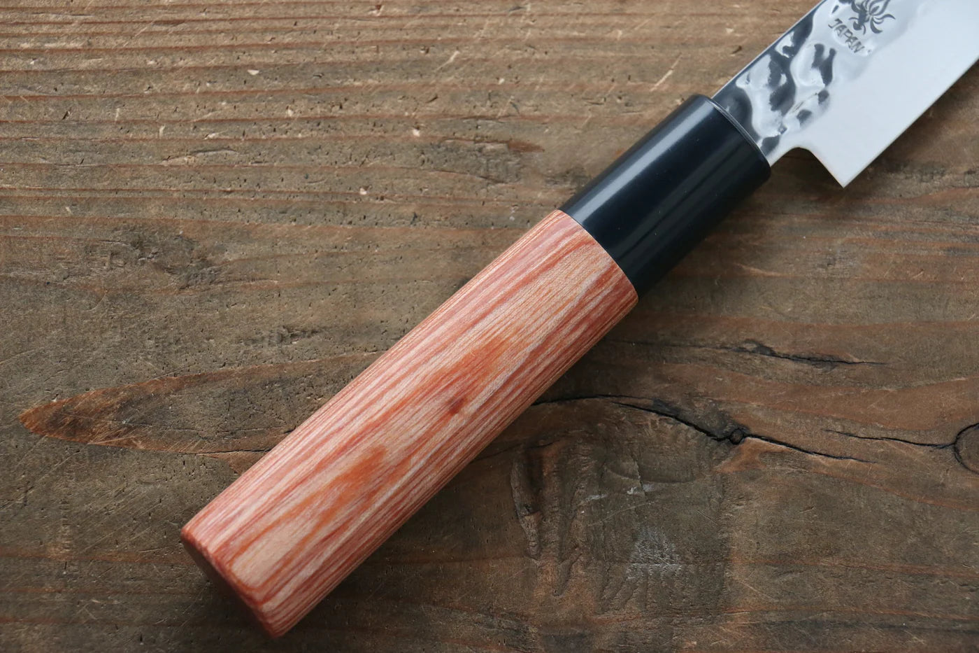 Kanetsune DSR-1K6 ลายค้อนตี มีดขนาดเล็ก  Petty มีดทำครัวญี่ปุ่น 120mm ด้ามไม้ Pakka wood สีแดง