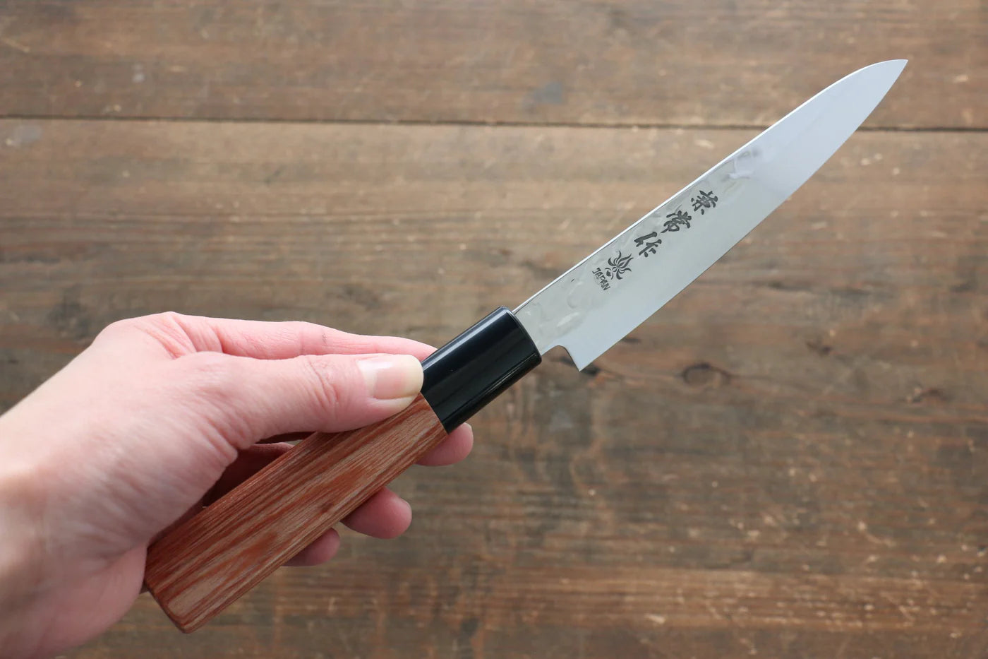 Kanetsune DSR-1K6 ลายค้อนตี มีดขนาดเล็ก  Petty มีดทำครัวญี่ปุ่น 120mm ด้ามไม้ Pakka wood สีแดง