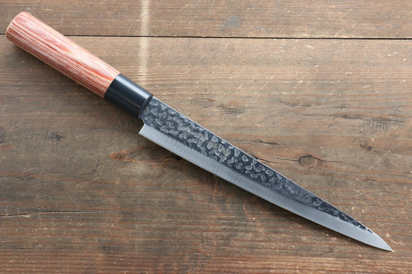 Kanetsune DSR-1K6 ลายค้อนตี มีดเลาะเอ็น Sujihiki มีดทำครัวญี่ปุ่น 210mm ด้ามไม้ Pakka wood สีแดง