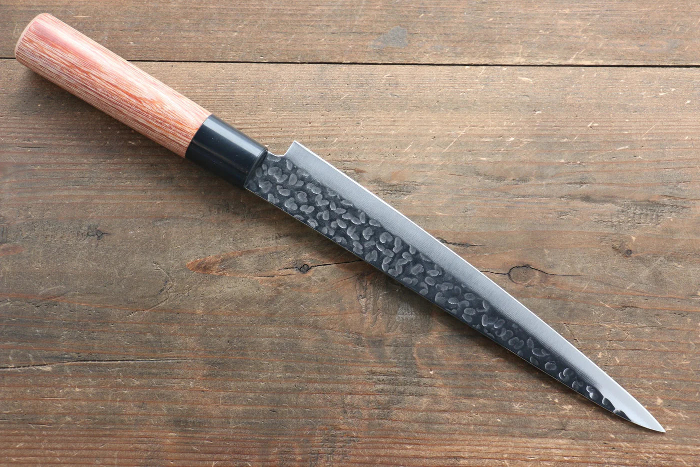 Kanetsune DSR-1K6 ลายค้อนตี มีดเลาะเอ็น Sujihiki มีดทำครัวญี่ปุ่น 210mm ด้ามไม้ Pakka wood สีแดง