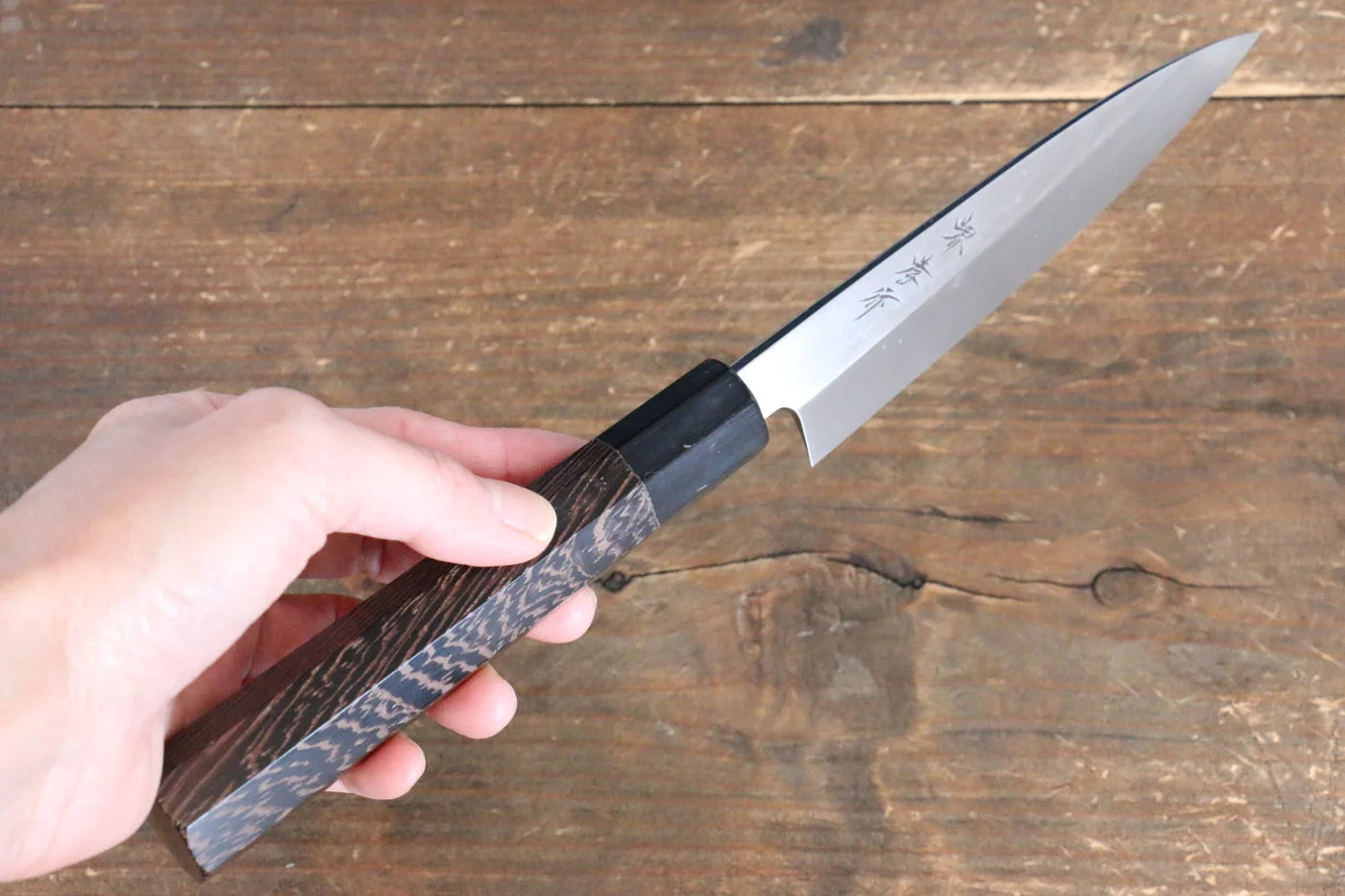 Sakai Takayuki Honyaki White Steel (เหล็กกล้าขาว) No.2 มีดเเกะลายใบไม้สำหรับประดับ Baran มีดทำครัวญี่ปุ่น 120mm ด้ามไม้เวงเก้ มีฝัก (ปลอก) มีด
