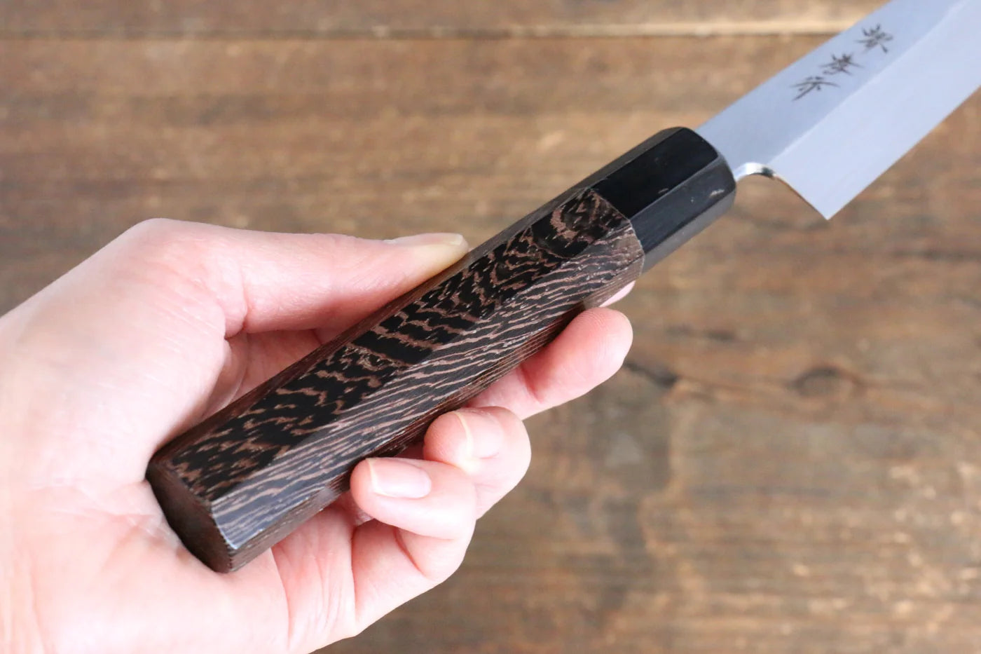 Sakai Takayuki Honyaki White Steel (เหล็กกล้าขาว) No.2 มีดเเกะลายใบไม้สำหรับประดับ Baran มีดทำครัวญี่ปุ่น 120mm ด้ามไม้เวงเก้ มีฝัก (ปลอก) มีด