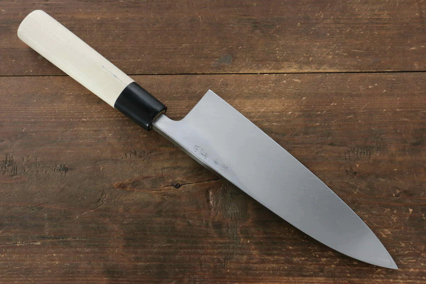 Sakai Takayuki Kasumitogi White Steel (เหล็กกล้าขาว) สลักลายปลาหมึกยักษ์ มีด Deba มีดทำครัวญี่ปุ่น ด้ามต้นเเมกโนเลีย
