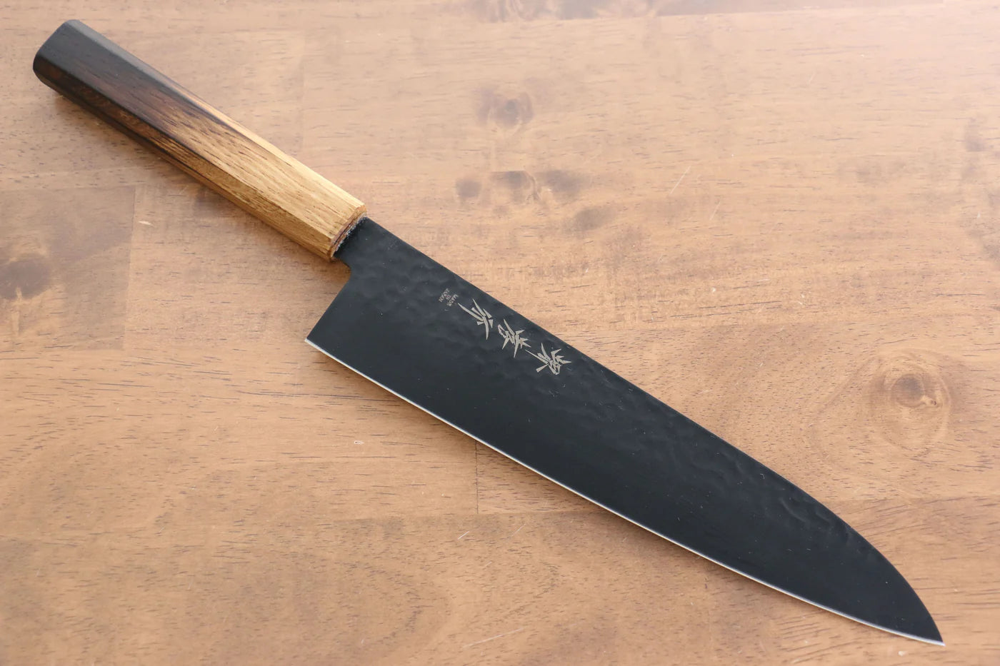 Sakai Takayuki Kurokage VG10 ลายค้อนตี เคลือบเทฟลอน มีดกิวโตะ Gyuto มีดทำครัวญี่ปุ่น 240mm ด้ามไม้โอ๊กเผา