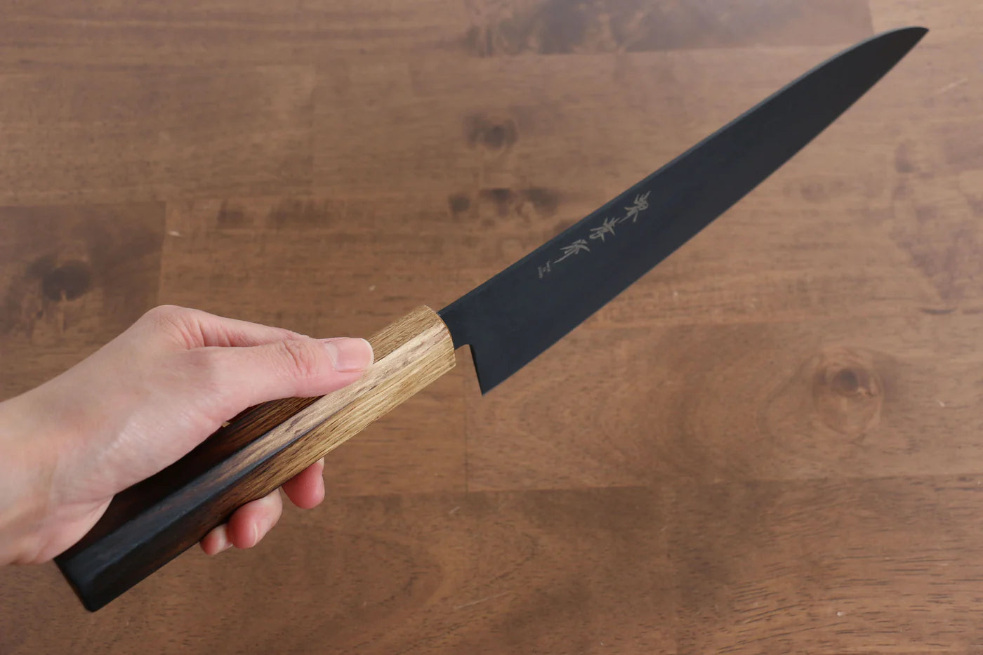 Sakai Takayuki Kurokage VG10 ลายค้อนตี เคลือบเทฟลอน มีดกิวโตะ Gyuto มีดทำครัวญี่ปุ่น 240mm ด้ามไม้โอ๊กเผา
