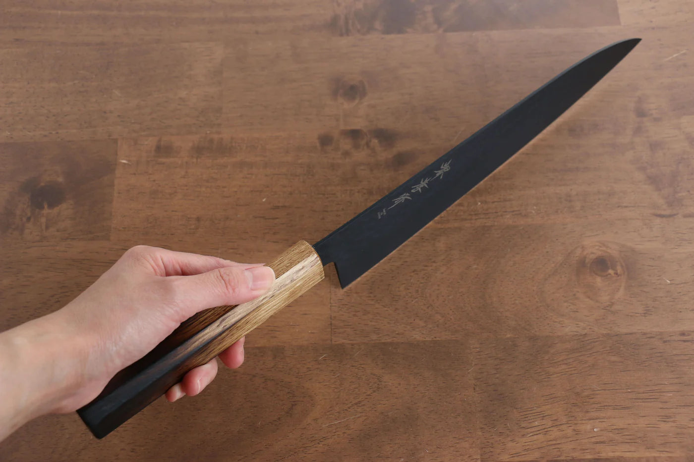 Sakai Takayuki Kurokage VG10 ลายค้อนตี เคลือบเทฟลอน มีดกิวโตะ Gyuto มีดทำครัวญี่ปุ่น 240mm ด้ามไม้โอ๊กเผา