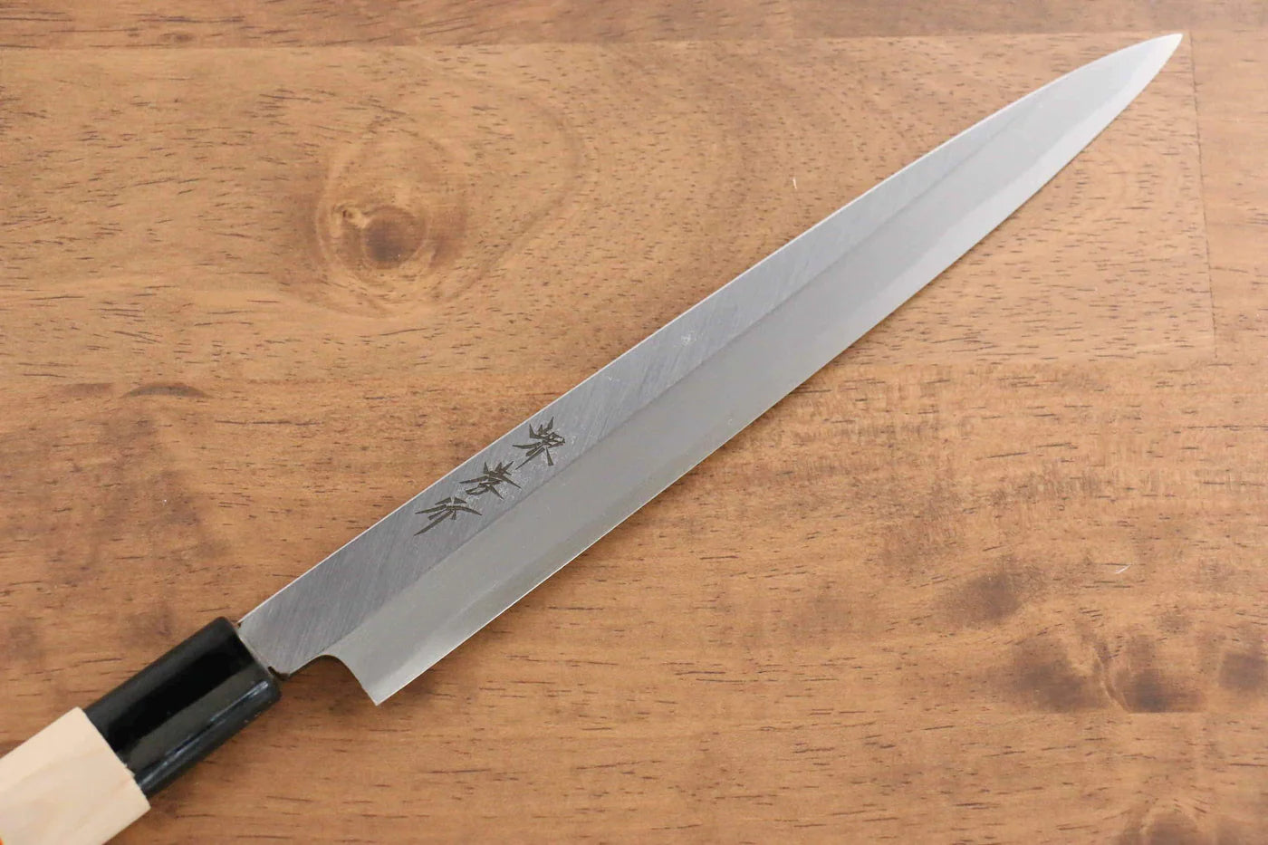 Sakai Takayuki Kasumitogi White Steel (เหล็กกล้าขาว) มีด Fuguhiki มีดทำครัวญี่ปุ่น ด้ามต้นเเมกโนเลีย