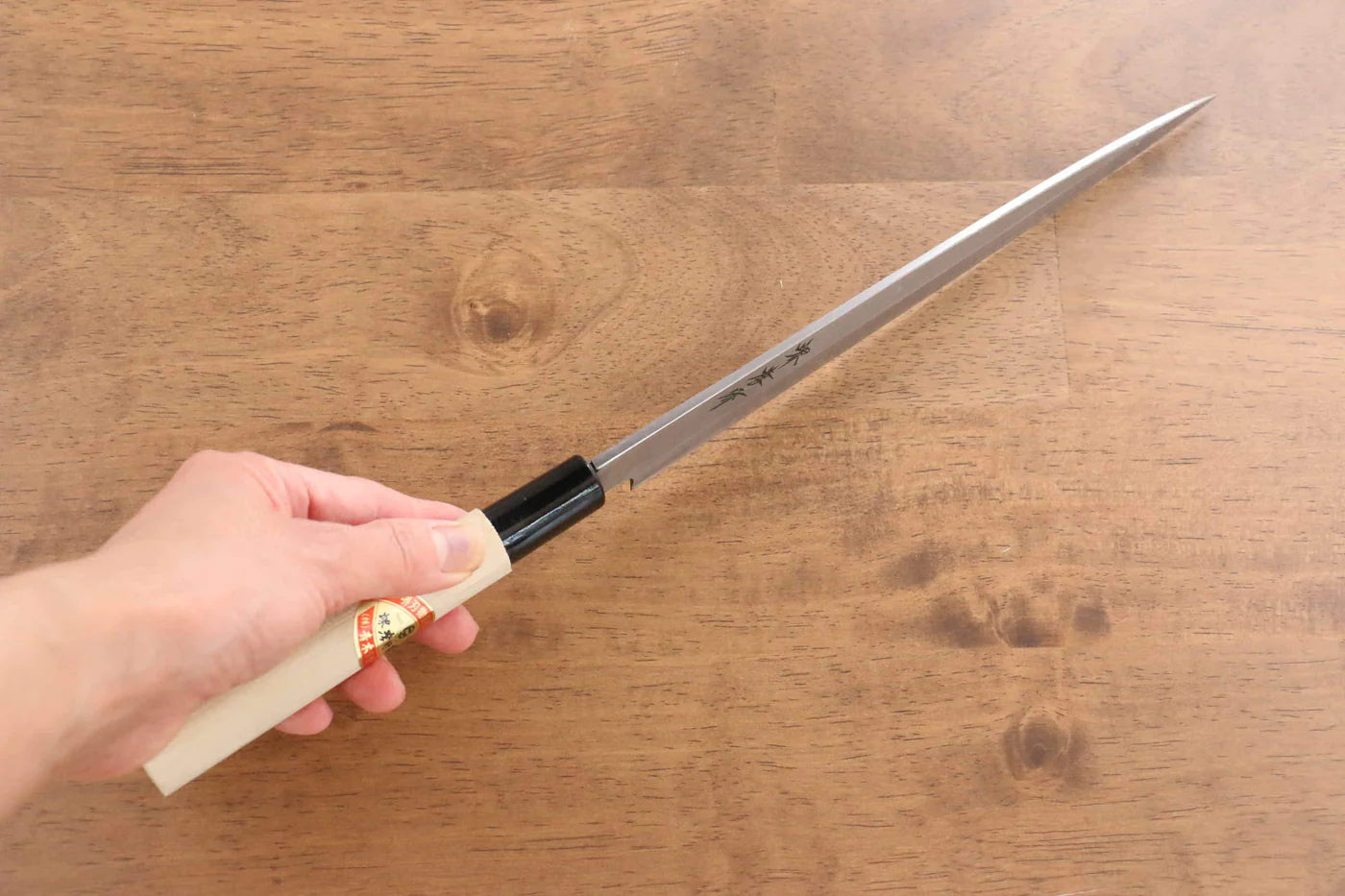 Sakai Takayuki Kasumitogi White Steel (เหล็กกล้าขาว) มีด Fuguhiki มีดทำครัวญี่ปุ่น ด้ามต้นเเมกโนเลีย