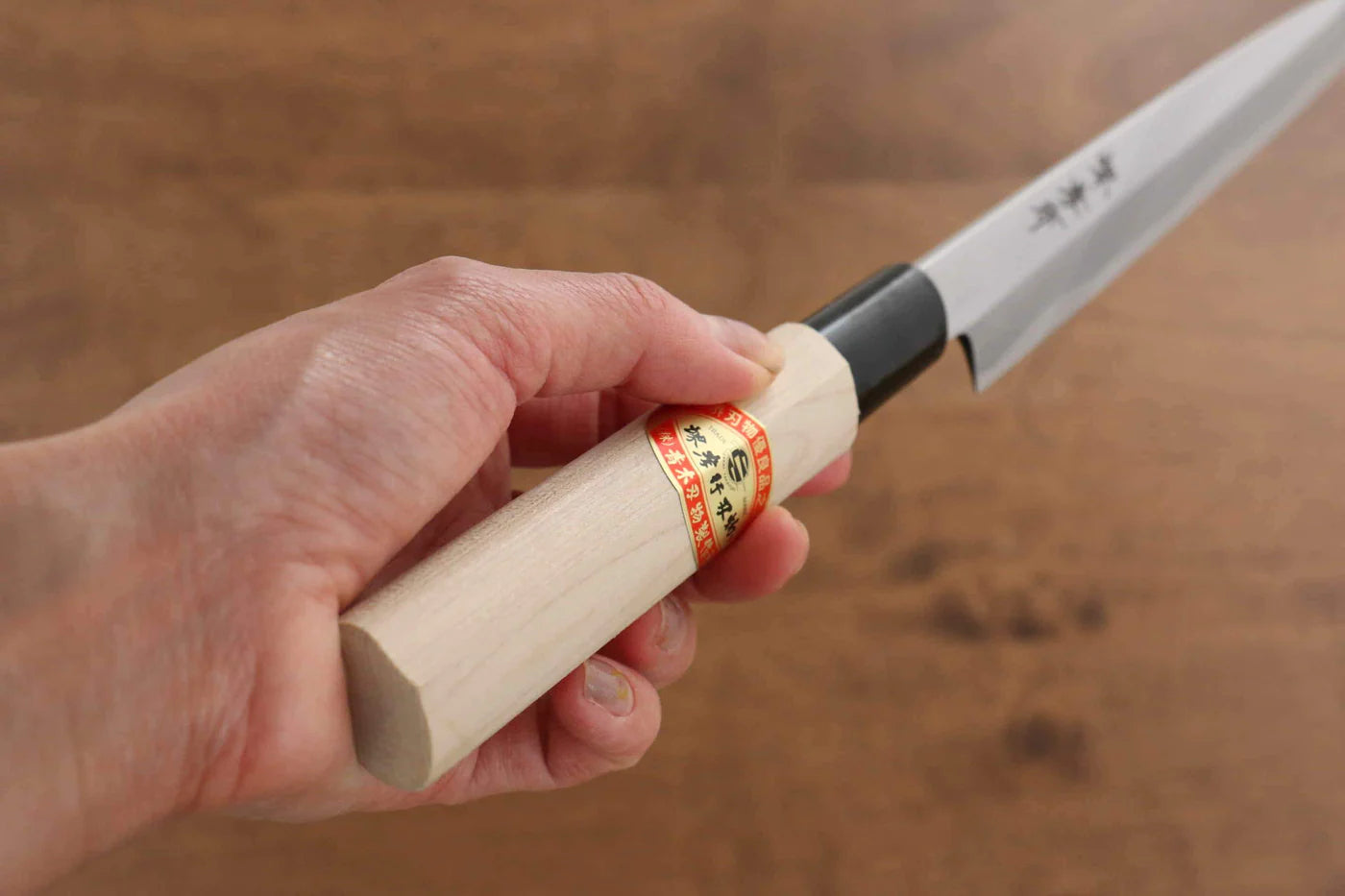 Sakai Takayuki Kasumitogi White Steel (เหล็กกล้าขาว) มีด Fuguhiki มีดทำครัวญี่ปุ่น ด้ามต้นเเมกโนเลีย