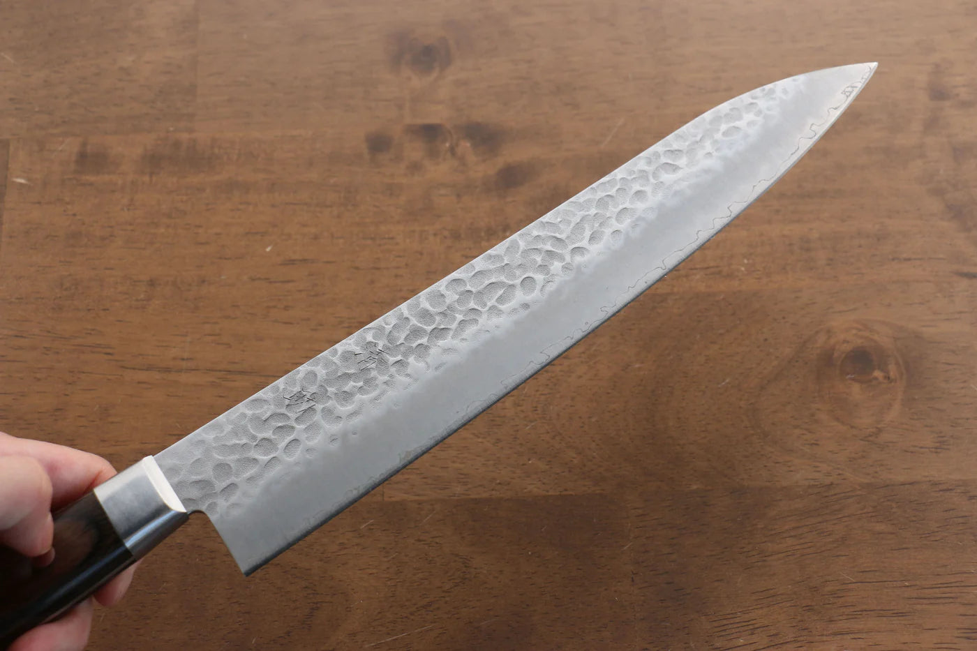 Seisuke AUS8 ลายค้อนตี มีดกิวโตะ Gyuto มีดทำครัวญี่ปุ่น 240mm ด้ามไม้ Pakka wood สีน้ำตาล