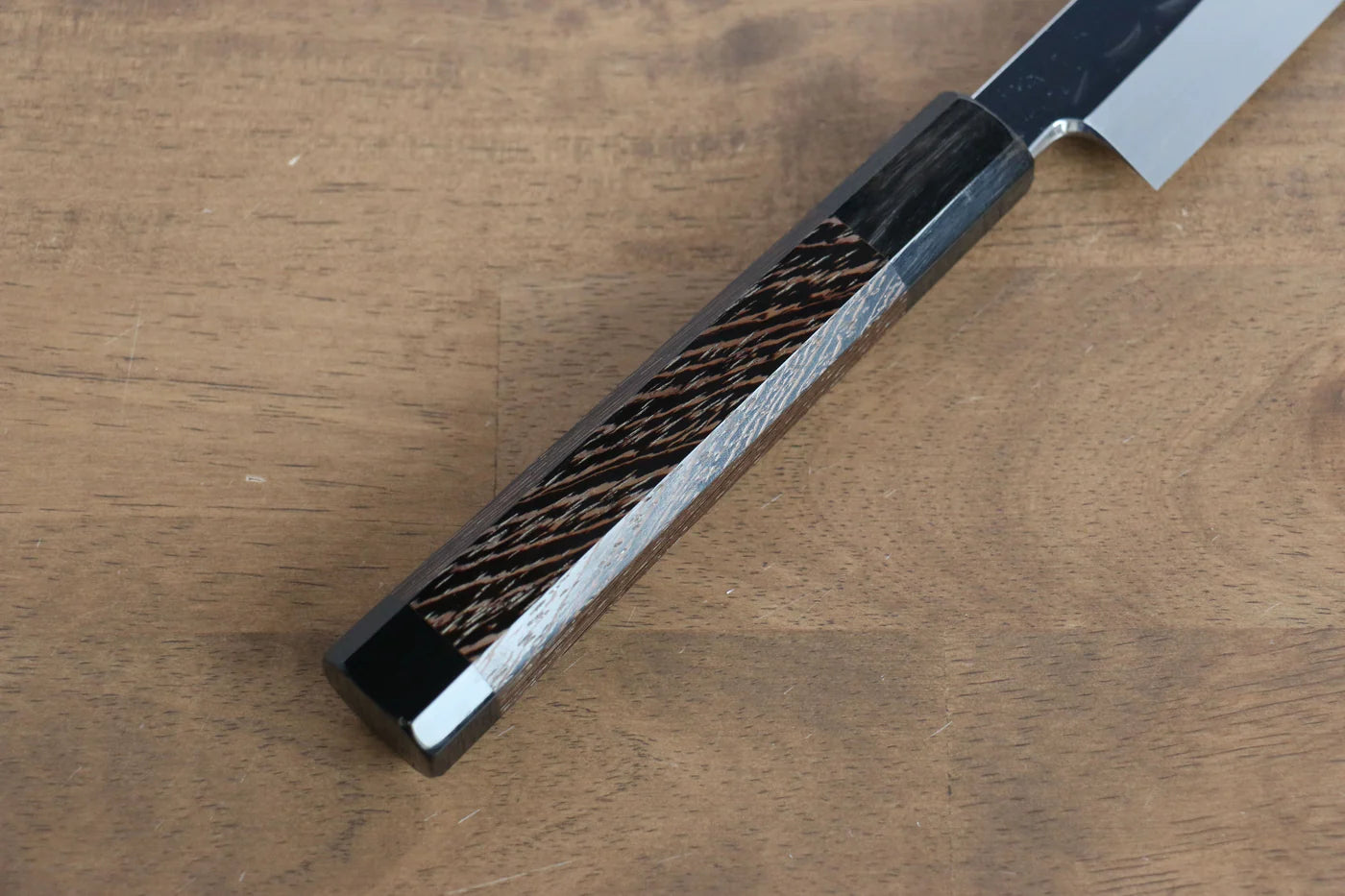 Sakai Takayuki Water Quenching Honyaki White Steel (เหล็กกล้าขาว) No.2 ขัดขึ้นเงากระจก มีด Sakimaru Yanagiba มีดทำครัวญี่ปุ่น 300mm ด้ามไม้เวงเก้ ประดับห่วงเขาควายคู่ มีฝัก (ปลอก) มีด