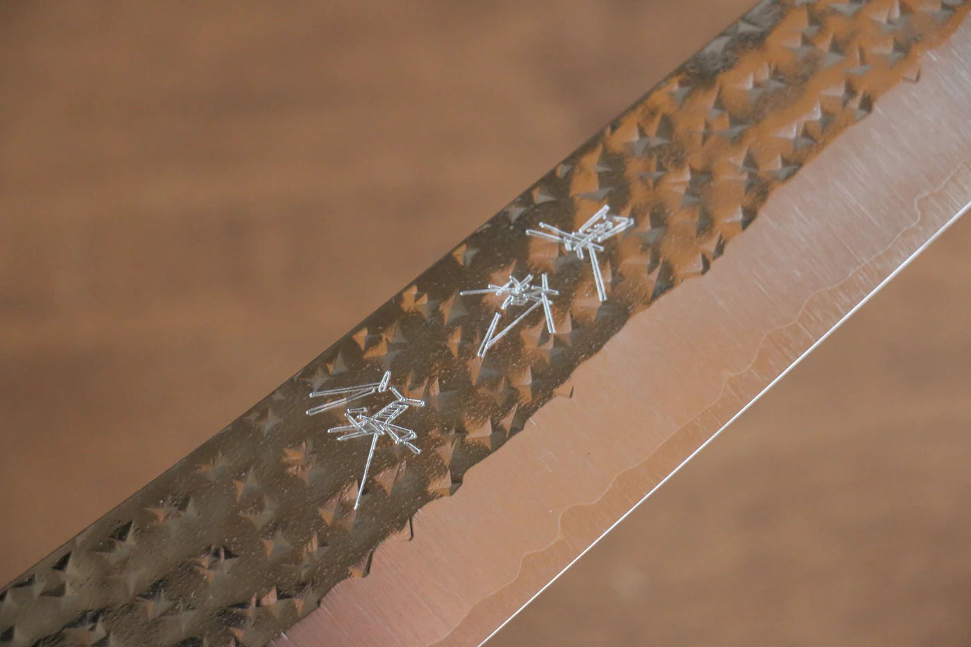 Yu Kurosaki Senko Ei R2/SG2 ลายค้อนตี มีดเลาะเอ็น Sujihiki มีดทำครัวญี่ปุ่น 240mm ด้ามไม้พะยูง (เฟอร์รูล: ไม้ Pakka wood สีเขียว)