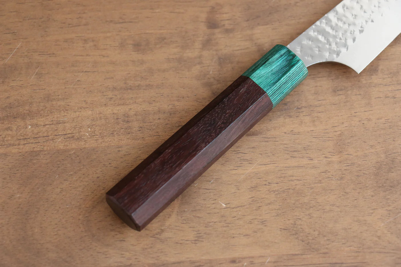 Yu Kurosaki Senko Ei R2/SG2 ลายค้อนตี มีดเลาะเอ็น Sujihiki มีดทำครัวญี่ปุ่น 240mm ด้ามไม้พะยูง (เฟอร์รูล: ไม้ Pakka wood สีเขียว)