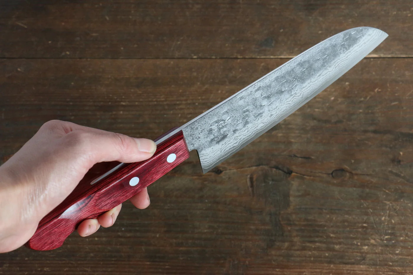 Nao Yamamoto VG10 ดามัสกัส ลายค้อนตี มีด Santoku มีดทำครัวญี่ปุ่น 170mm ด้ามไม้ Pakka wood สีแดง