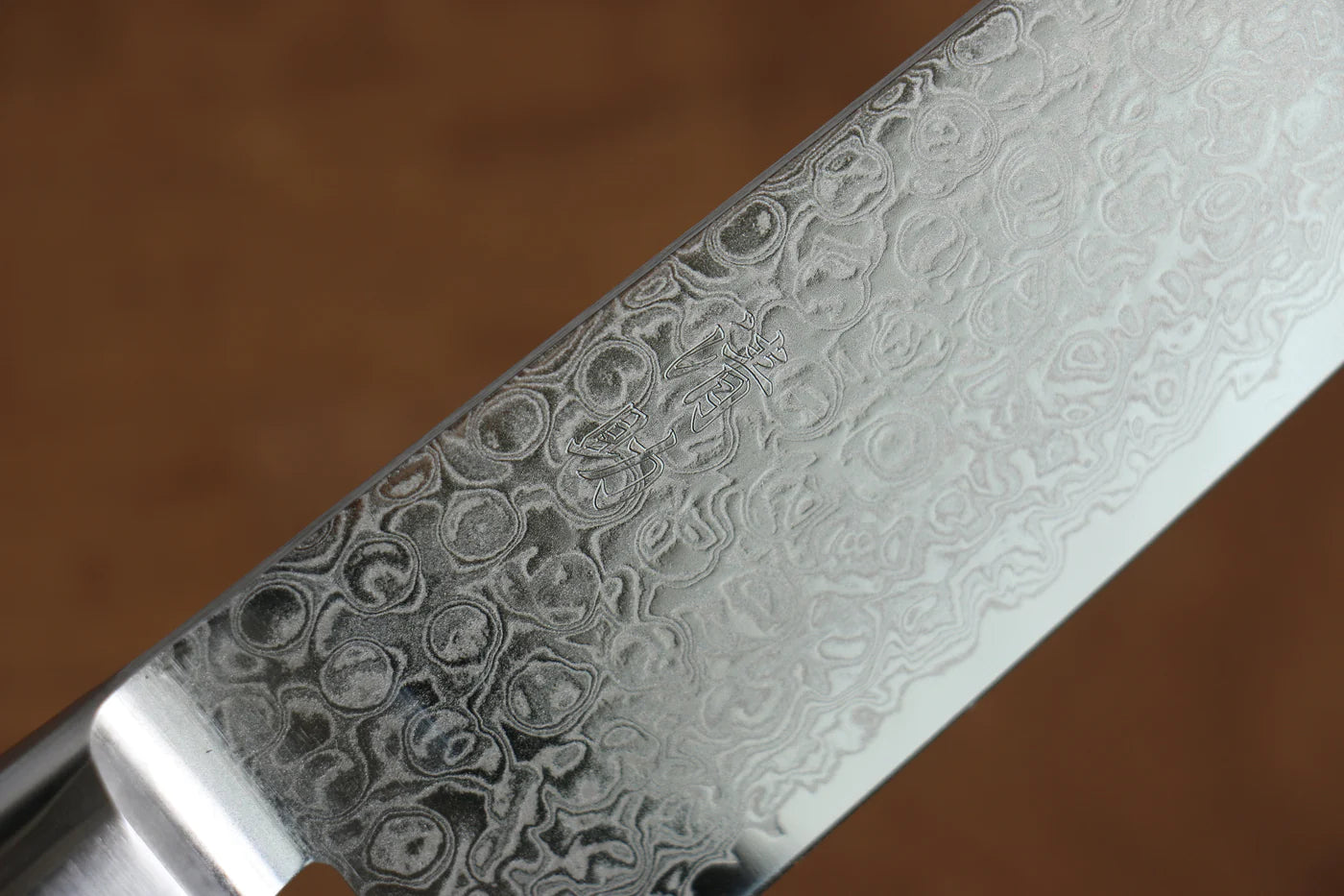 Seisuke Mokusei ZA-18 ขัดขึ้นเงากระจก ลายดามัสกัส มีด Santoku มีดทำครัวญี่ปุ่น 170mm ด้ามไม้ Pakka wood สีน้ำตาล