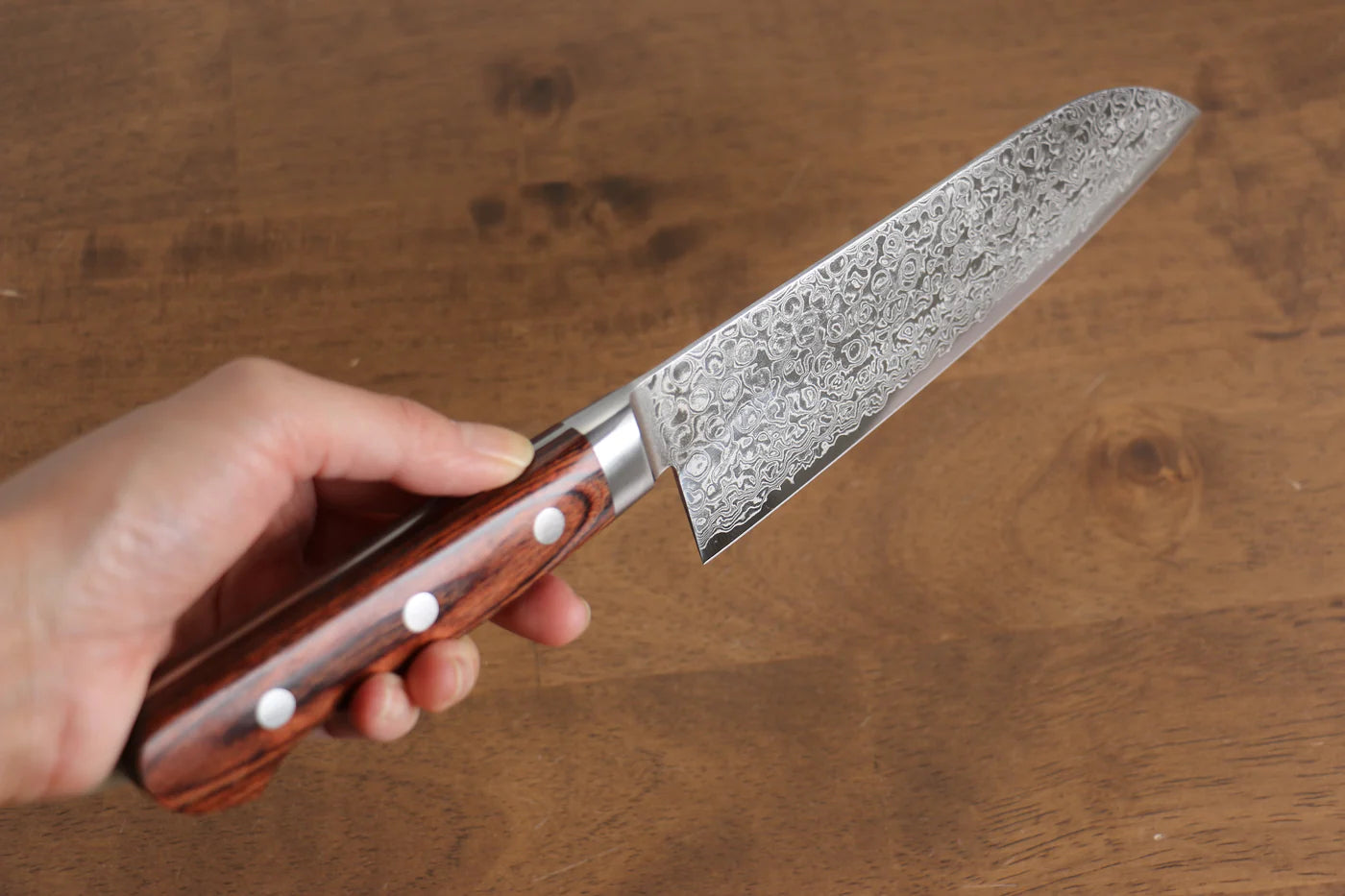 Seisuke Mokusei ZA-18 ขัดขึ้นเงากระจก ลายดามัสกัส มีด Santoku มีดทำครัวญี่ปุ่น 170mm ด้ามไม้ Pakka wood สีน้ำตาล