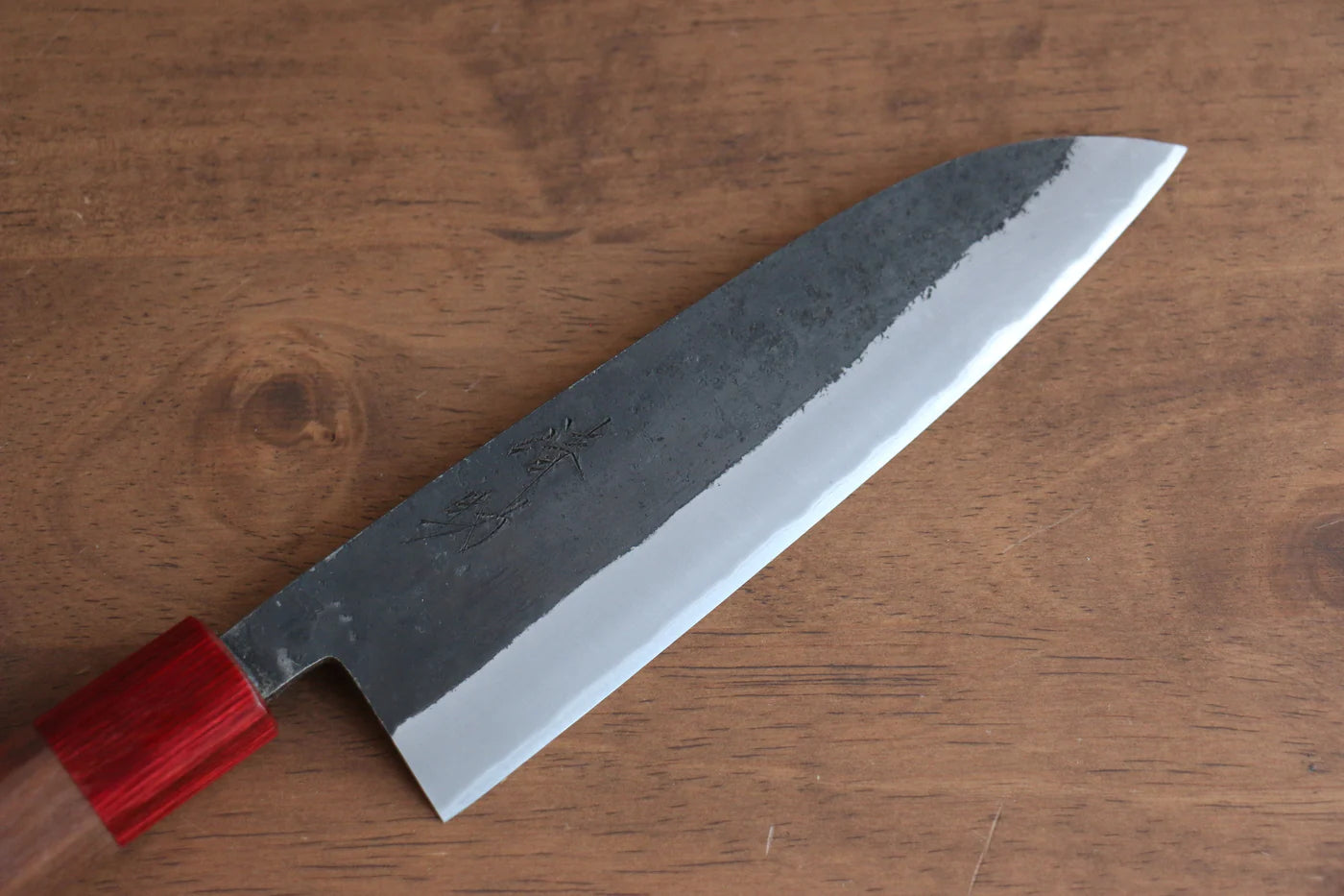 Seisuke Kurumi Blue Steel (บลูสตีล) Kurouchi มีด Santoku มีดทำครัวญี่ปุ่น 165mm ด้ามไม้วอลนัท(ประดับไม้ สีเเดง คู่)