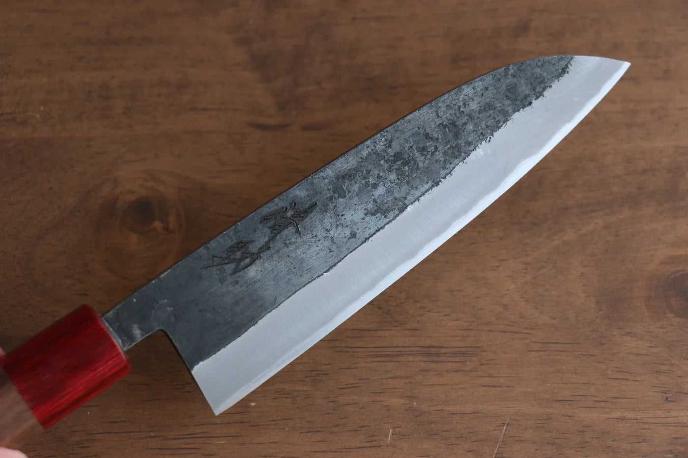 Seisuke Kurumi Blue Steel (บลูสตีล) Kurouchi มีด Santoku มีดทำครัวญี่ปุ่น 165mm ด้ามไม้วอลนัท(ประดับไม้ สีเเดง คู่)