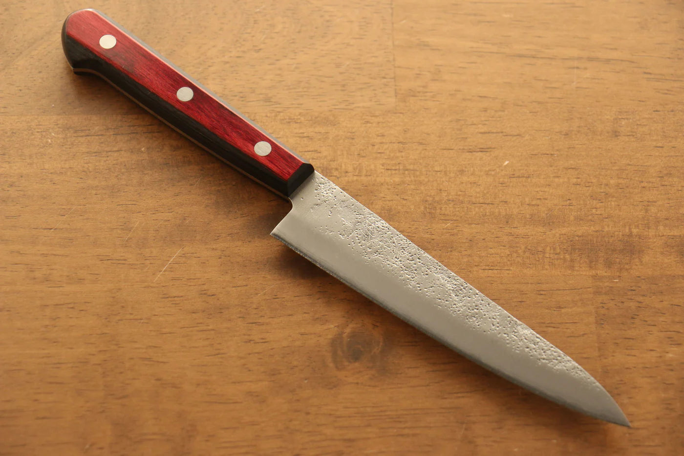 Seisuke Silver Steel No.3 (เหล็กเงิน No.3) ลายคล้ายผิวลูกสาลี่ มีดขนาดเล็ก  Petty มีดทำครัวญี่ปุ่น 135mm ด้ามไม้ Pakka wood สีแดง
