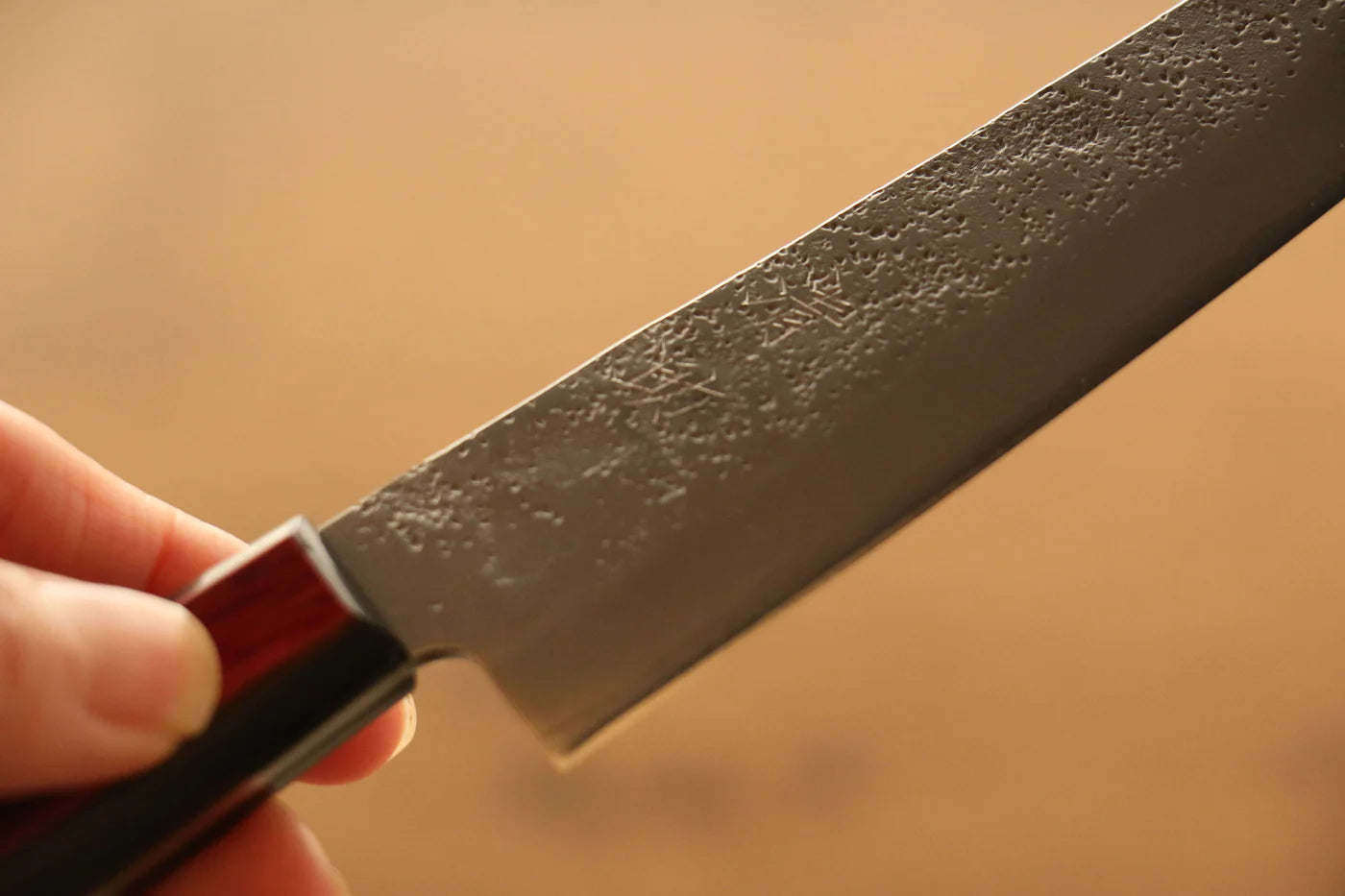 Seisuke Silver Steel No.3 (เหล็กเงิน No.3) ลายคล้ายผิวลูกสาลี่ มีดขนาดเล็ก  Petty มีดทำครัวญี่ปุ่น 135mm ด้ามไม้ Pakka wood สีแดง