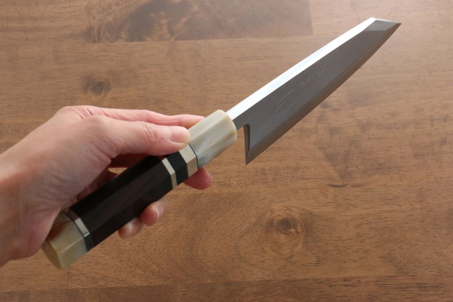 Jikko  White Steel (เหล็กกล้าขาว) มีด Kiritsuke Deba มีดทำครัวญี่ปุ่น 150mm ด้ามไม้มะเกลือ (ประดับห่วงคู่)